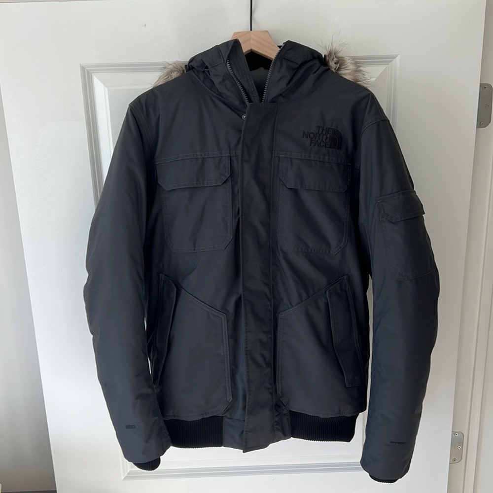 The North Face Men Gotham 550-Down Insulated Jacket. Men’s Small - Asphalt Grey